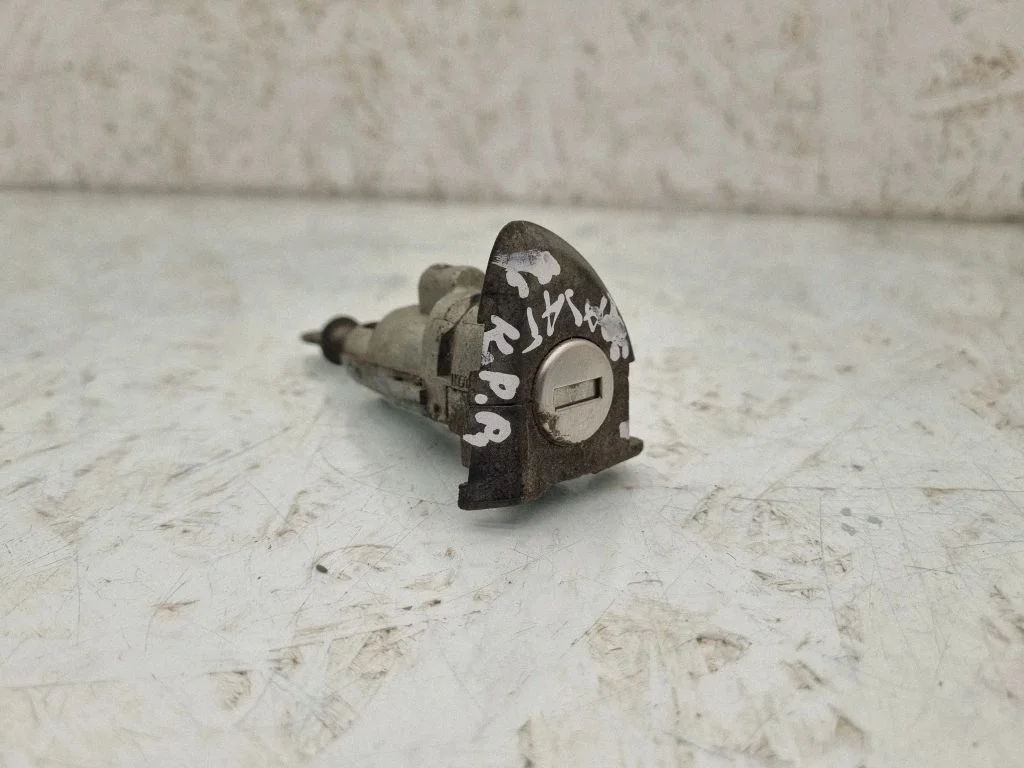 Front door lock (next to the handle) – Volkswagen Passat B6 (2005-2010)