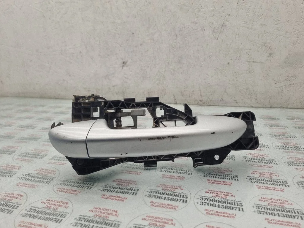 Klamka zewnętrzna drzwi przednich 3C0837886J