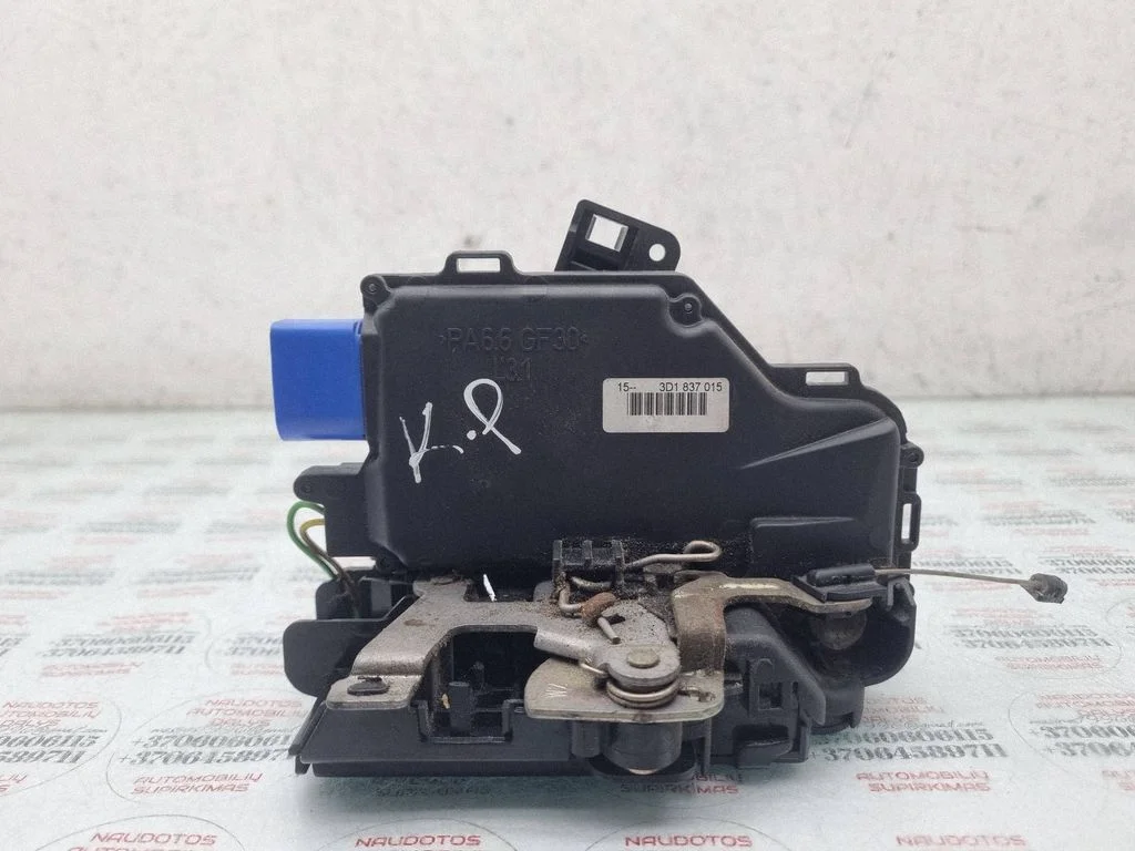 Zamek drzwi przednich 3D1837015