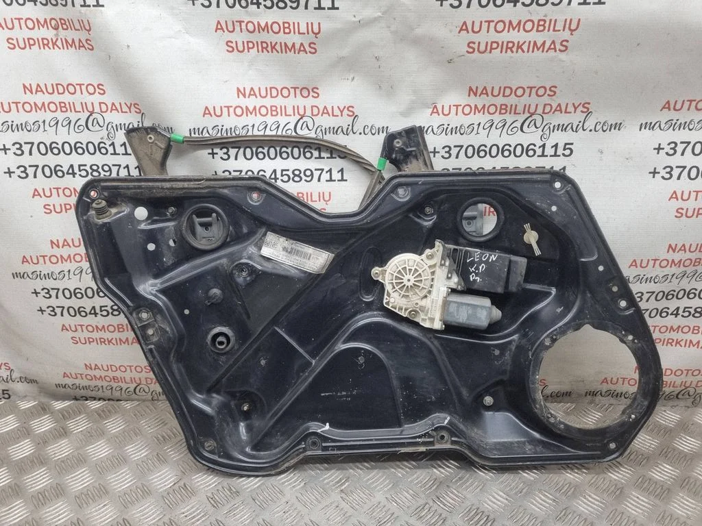 Front door window regulator with motor 1M0837755