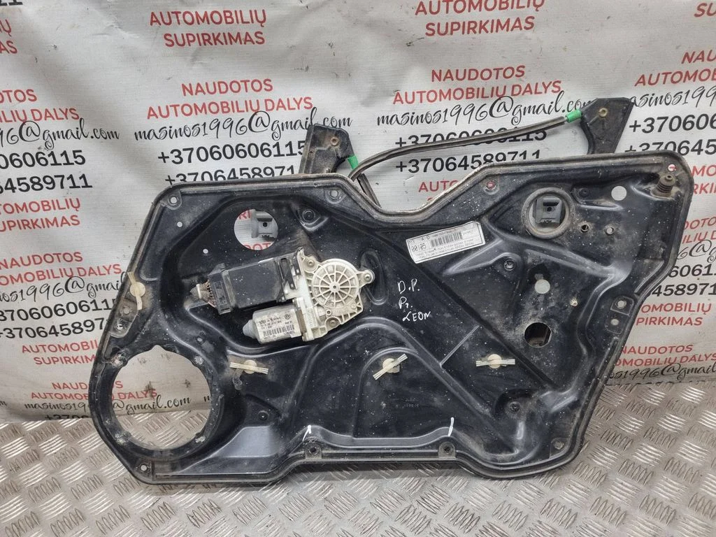 Front door window regulator with motor 1M0837756