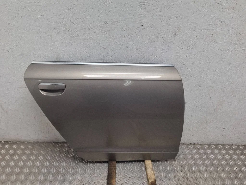 Rear door – rear right