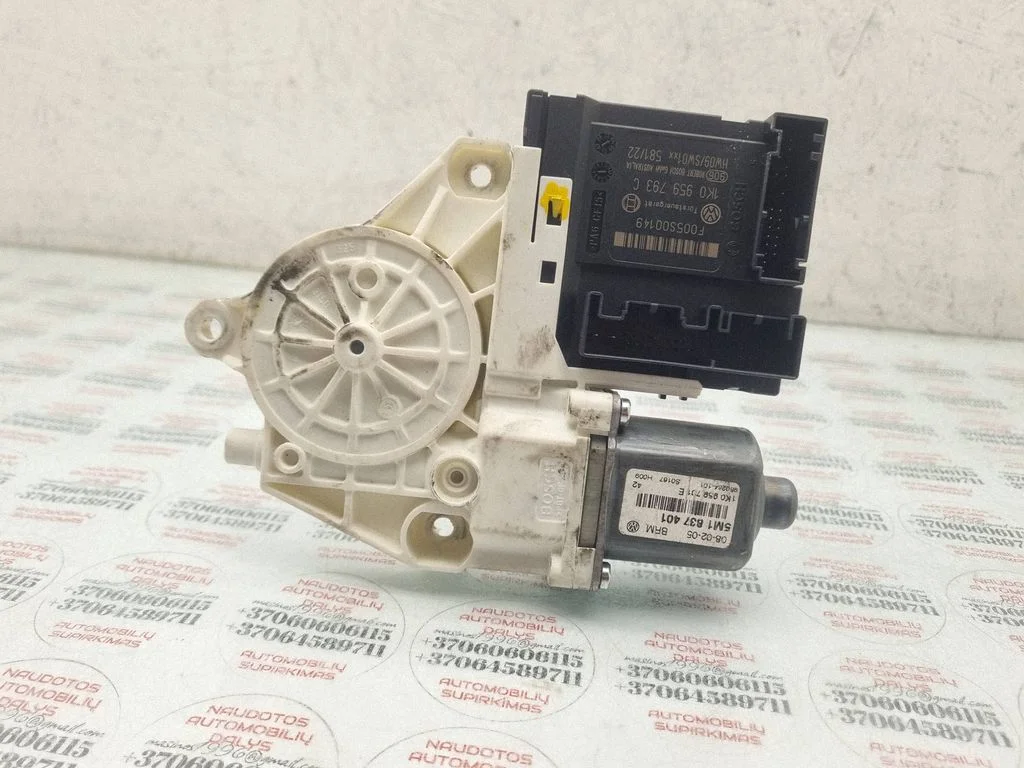 Front door window regulator motor 5M1837401