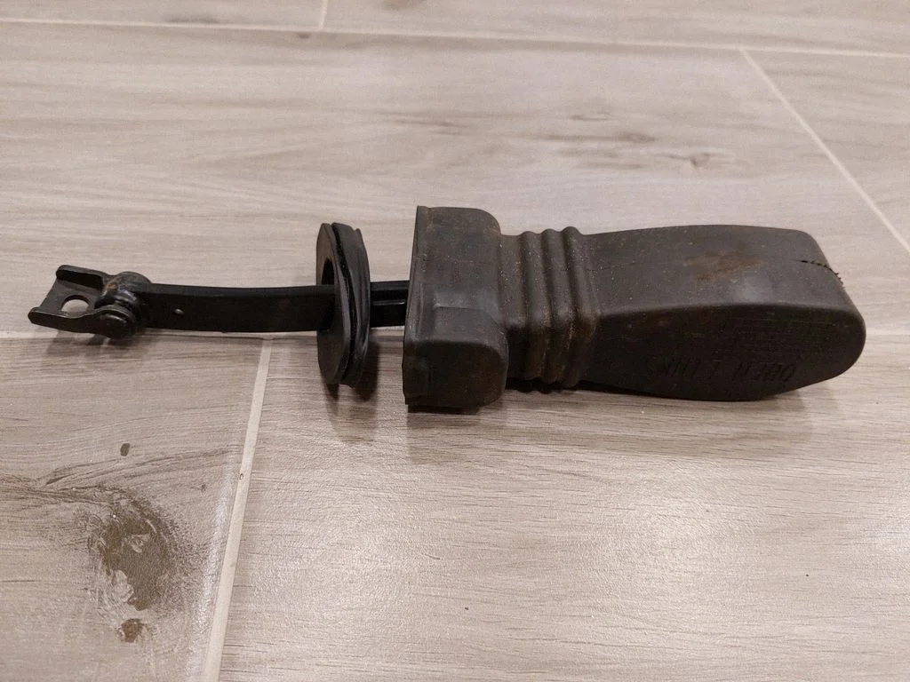 Rear door check strap stopper 8K0839267