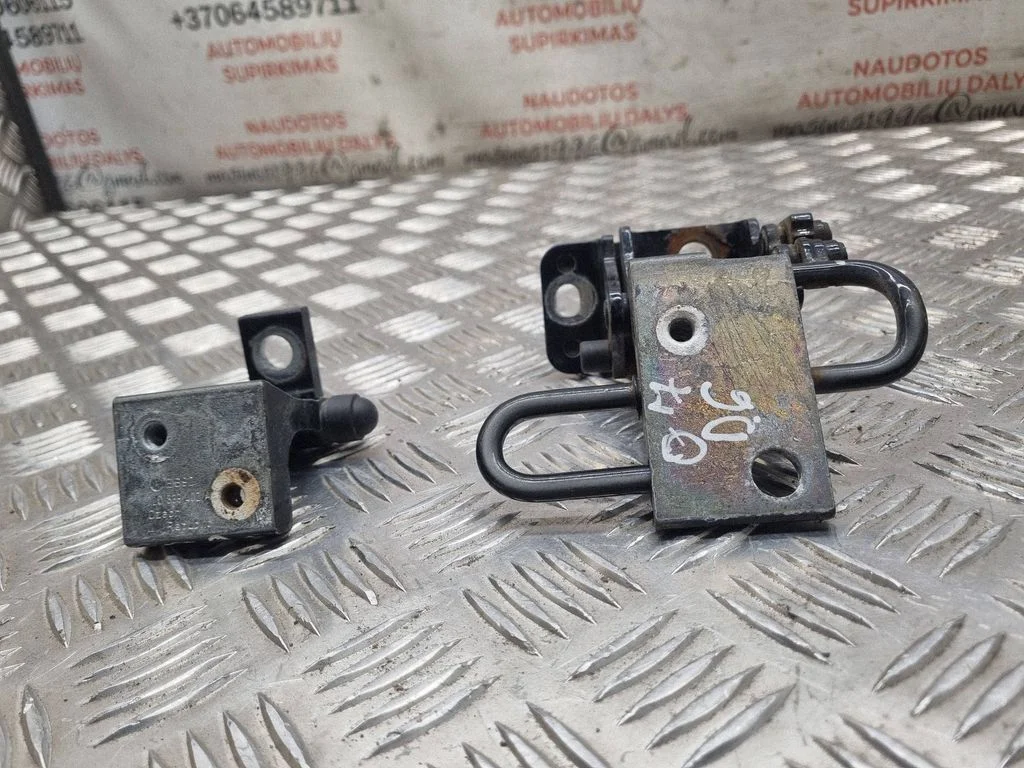 Rear door hinge set – Audi Q7 4L (2005-2015)