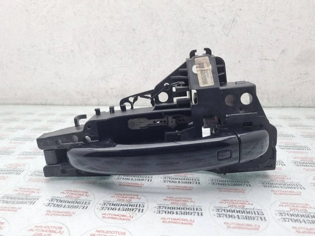 Tagaukse välimine käepide 8T0837886A