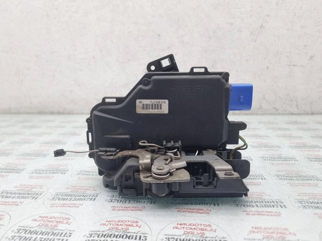 Rear door lock 7L0839016