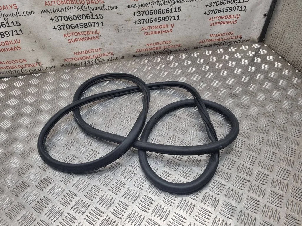 Uszczelka drzwi tylnych (na karoserii) 7L0839911E
