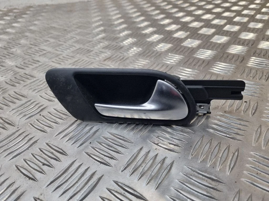 Rear door interior handle 1K5837114
