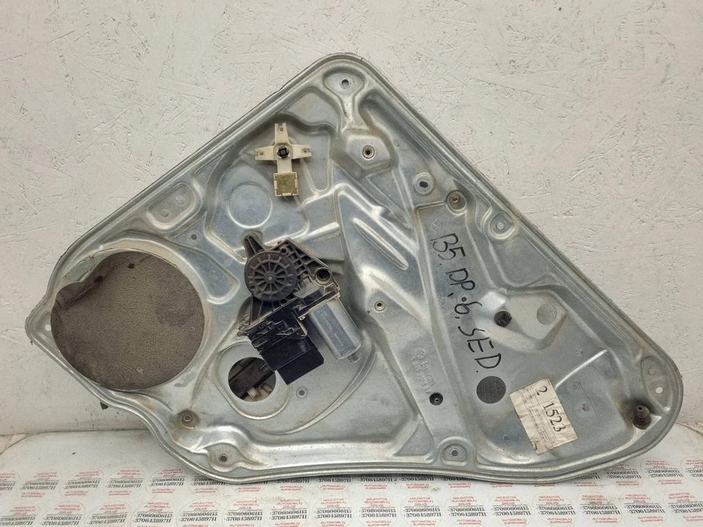 Rear door window regulator with motor 3B5839752AD