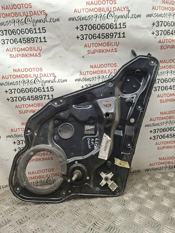 Rear door manual window regulator – rear left