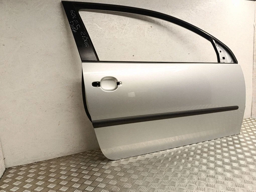Front door coupe – front right