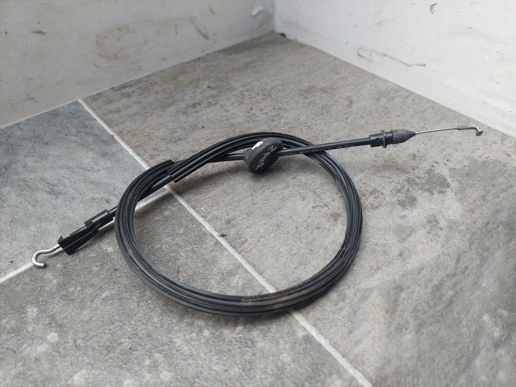 Front door cable line – Volkswagen Golf Plus (2005-2013)