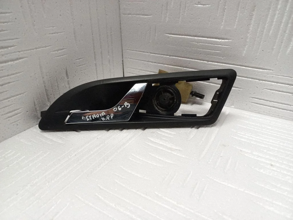 Esiukse sisemine käepide – Skoda Octavia Mk2 (1Z) (2004-2013)