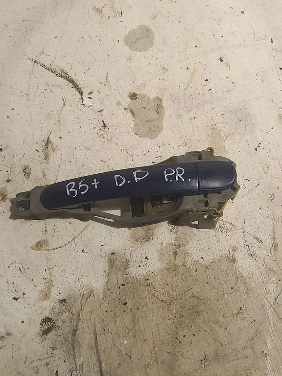 Front door exterior handle – Volkswagen Passat B5.5 (2001-2005)