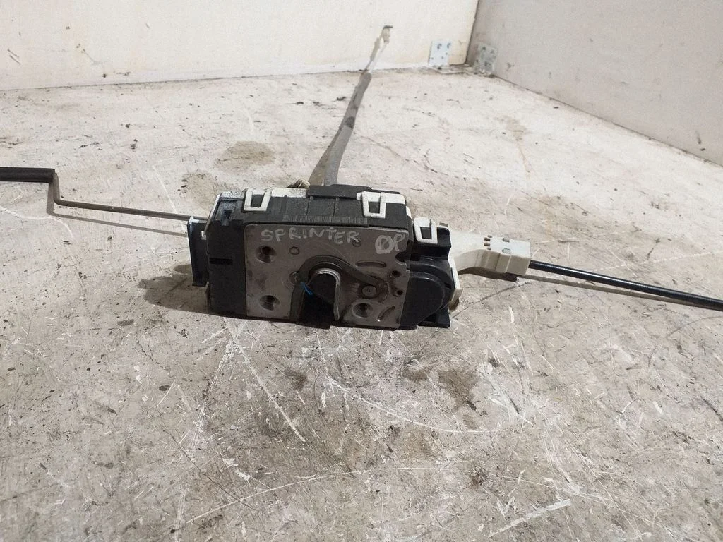 Front door lock – Mercedes-Benz Sprinter W906 (2006-2018)
