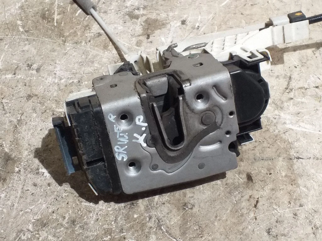Front door lock – Mercedes-Benz Sprinter W906 (2006-2018)