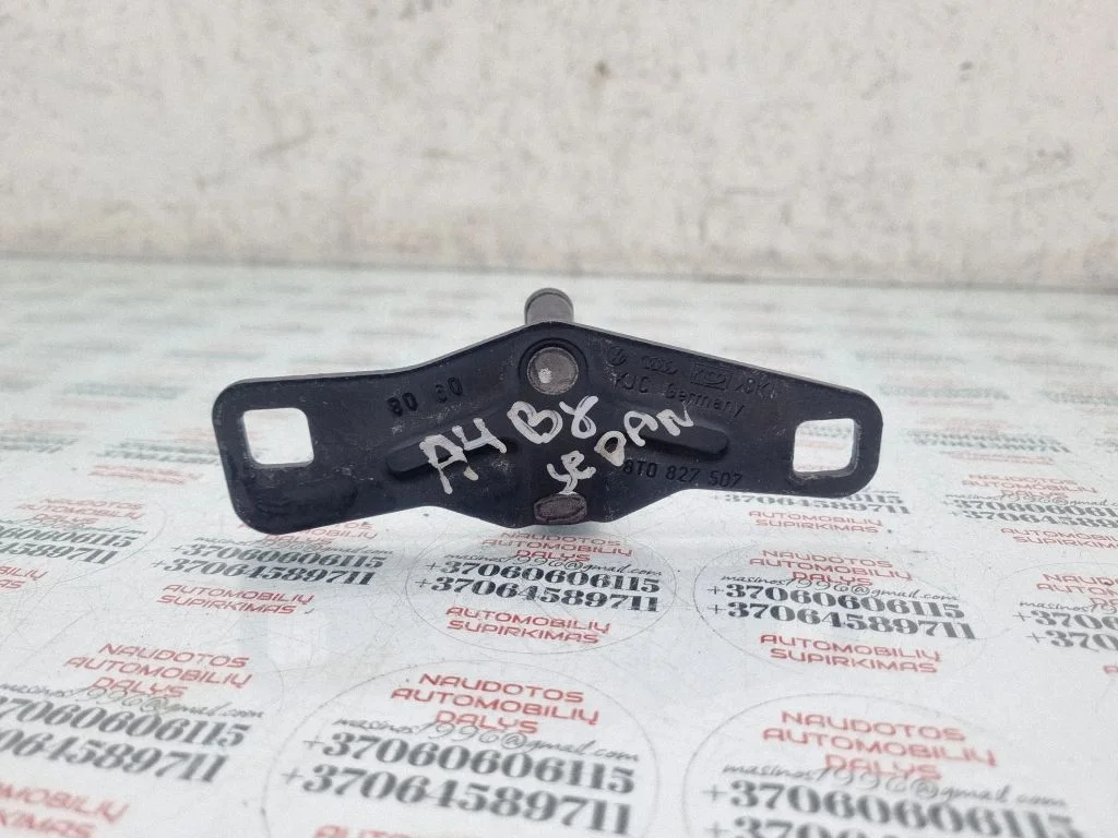 Loading door lock loop/hook striker 8T0827507
