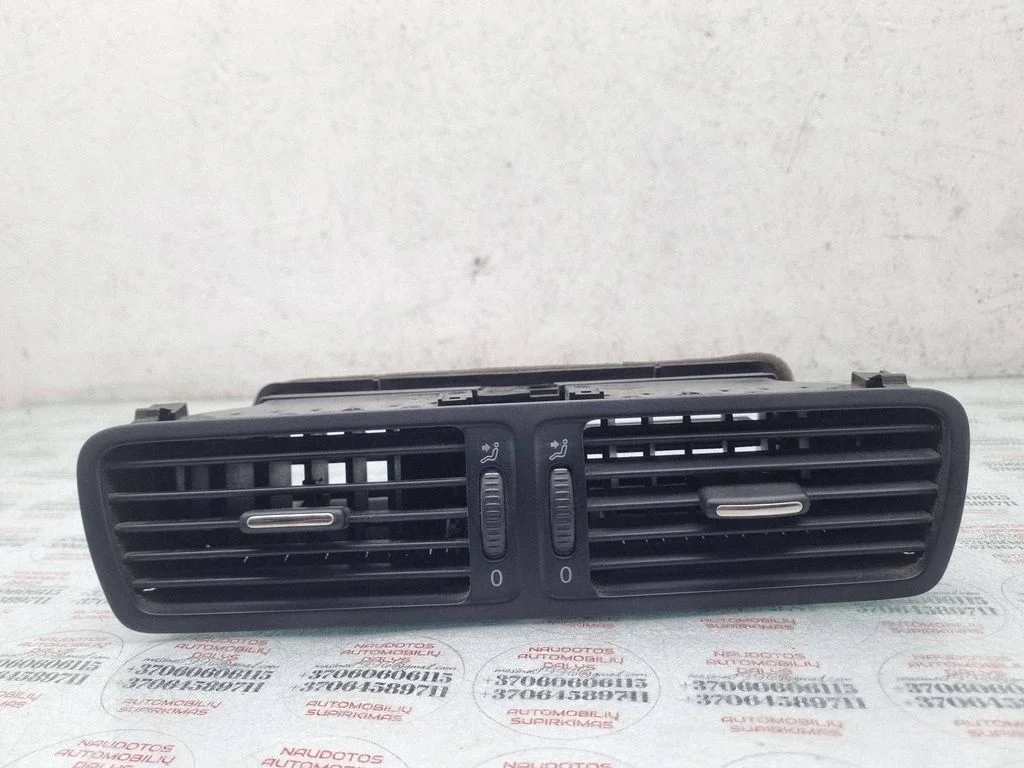 Dash center air vent grill – Volkswagen Passat B6 (2005-2010)