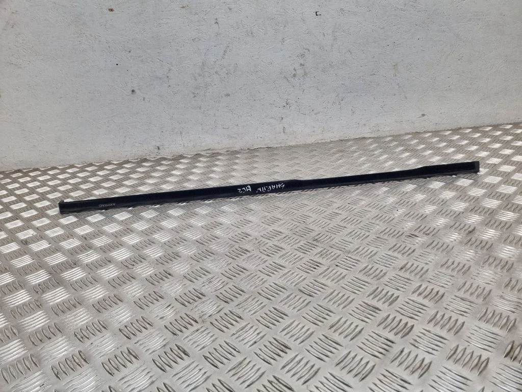 Dashboard glove box trim – Volkswagen Sharan (2001-2010)