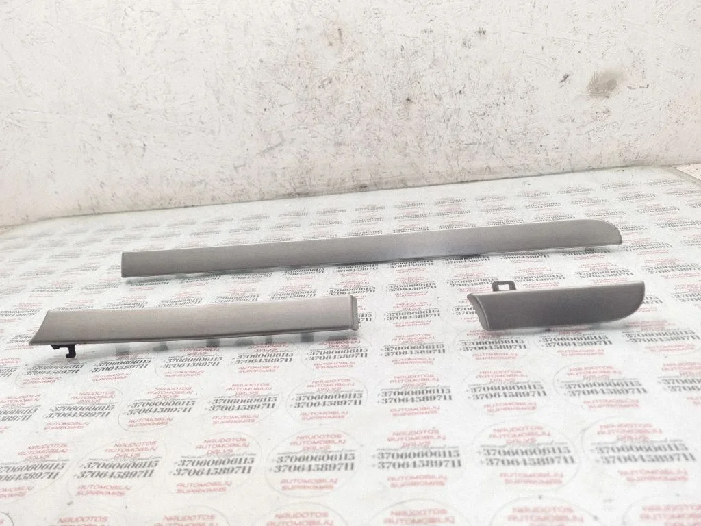 Dashboard glove box trim 1T1858415C