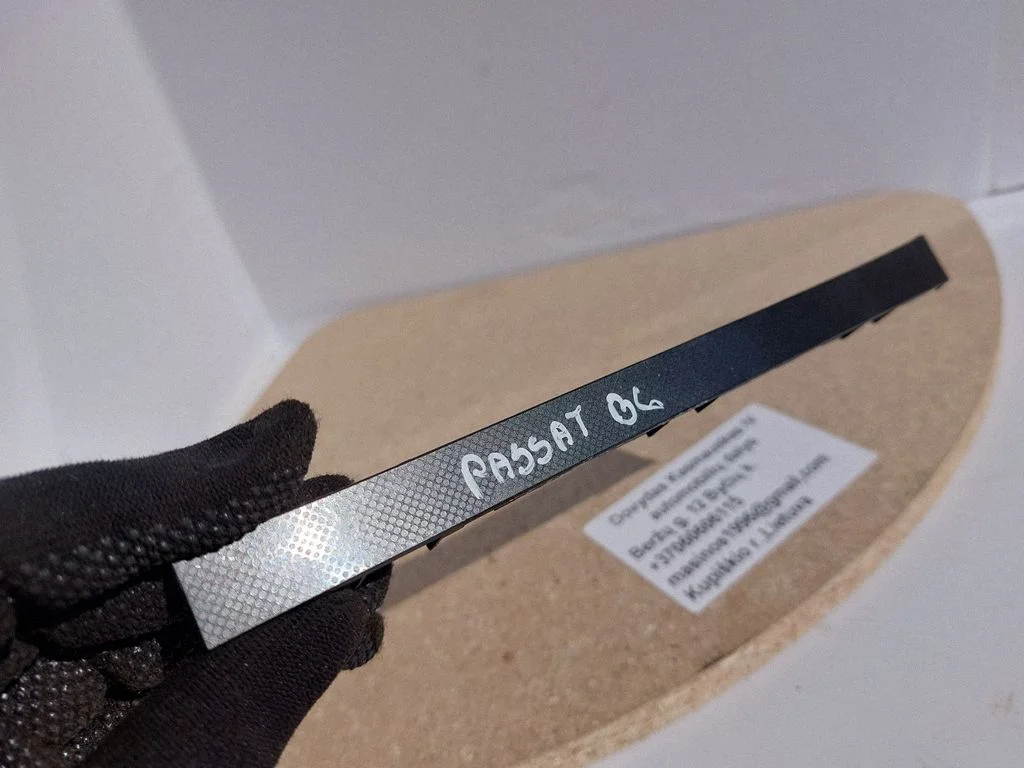 Dashboard glove box trim 3C0858336F