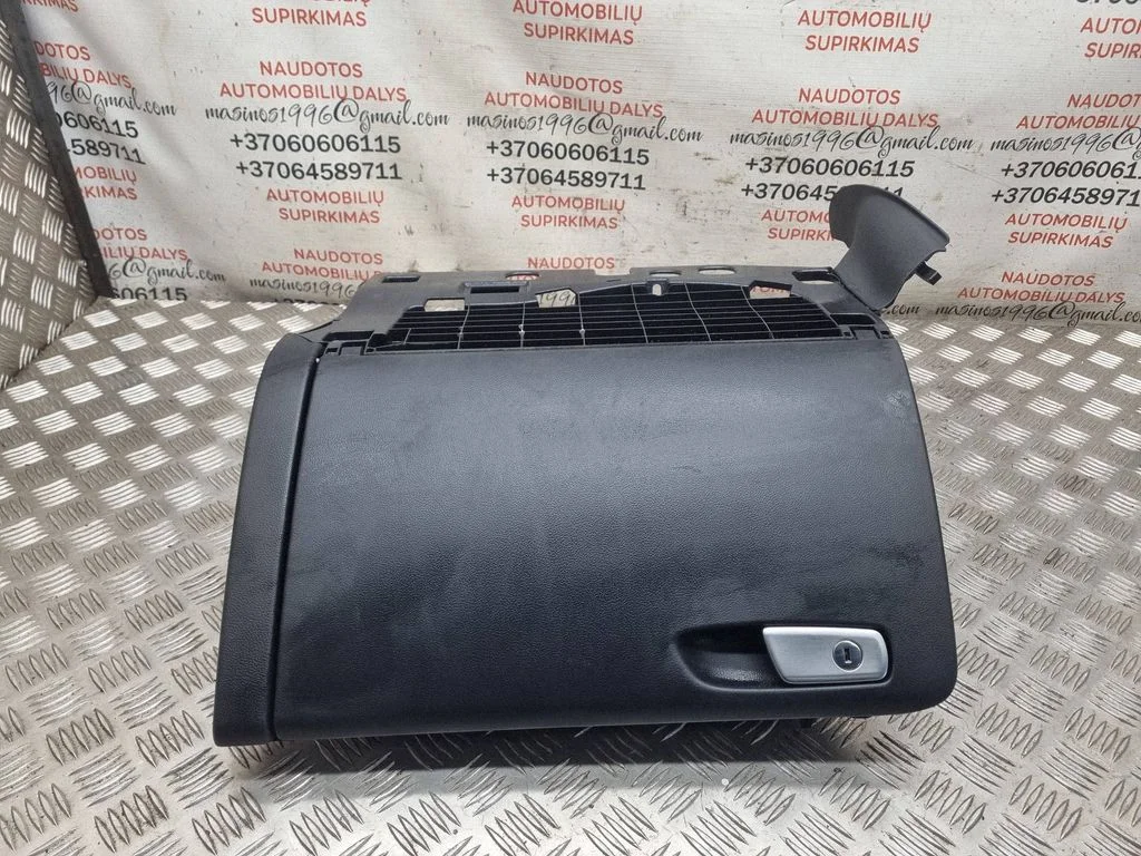 Glove box – Audi A4 Allroad B8 (2008-2016)