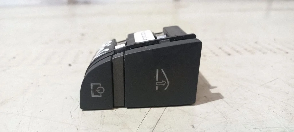 Glove box handle – Audi A6 Allroad C6 (2006-2011)