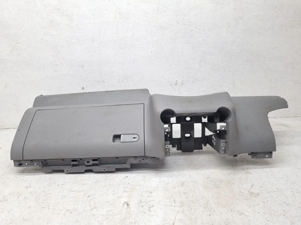 Glove box set 7L6858904