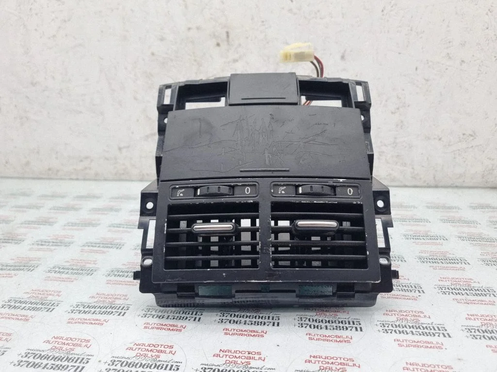 Rear air vent grill – Volkswagen Touareg I (2002-2010)