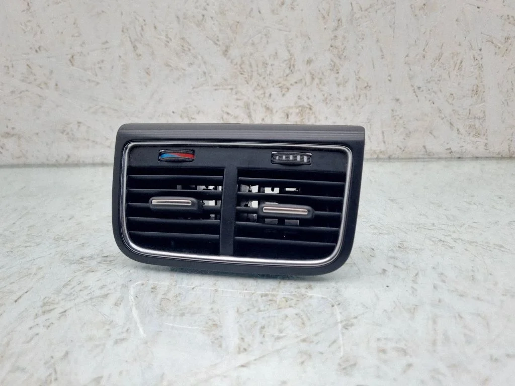Rear air vent grill – Audi A4 Allroad B8 (2008-2016)