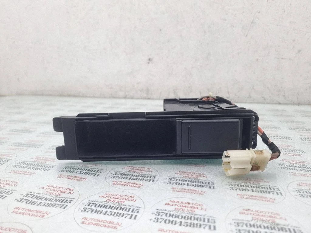 Cigarette lighter front – Audi A4 S4 B6 8E 8H (2001-2005)