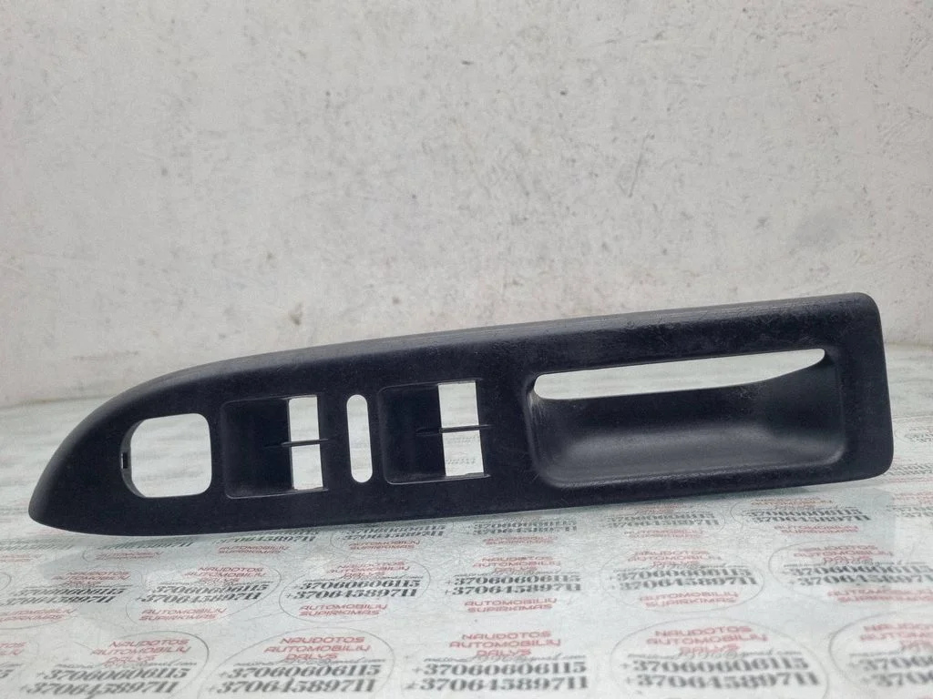 Front door window switch trim – Volkswagen Golf Plus (2005-2013)