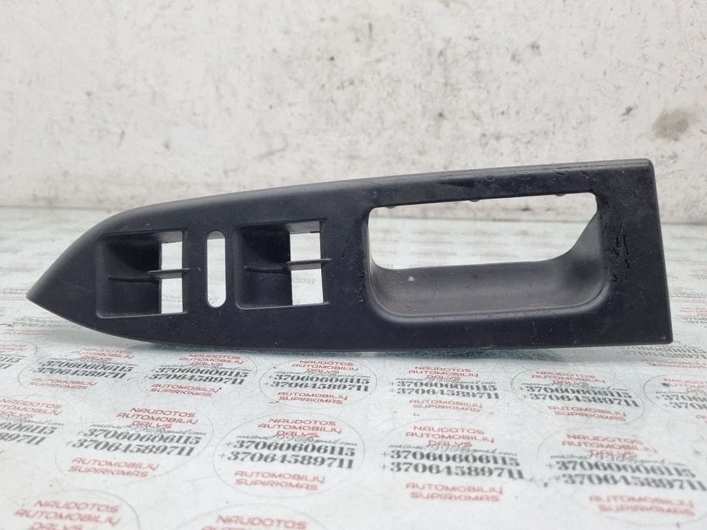 Front door window switch trim 1T1867371F