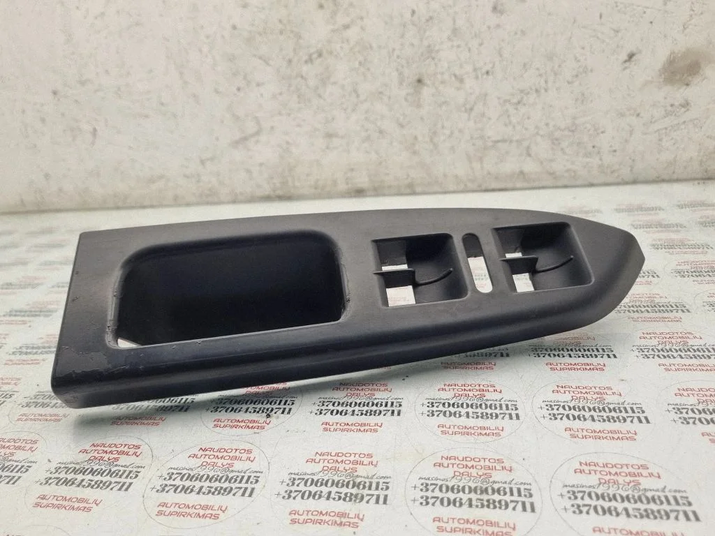 Front door window switch trim 1T1867371H