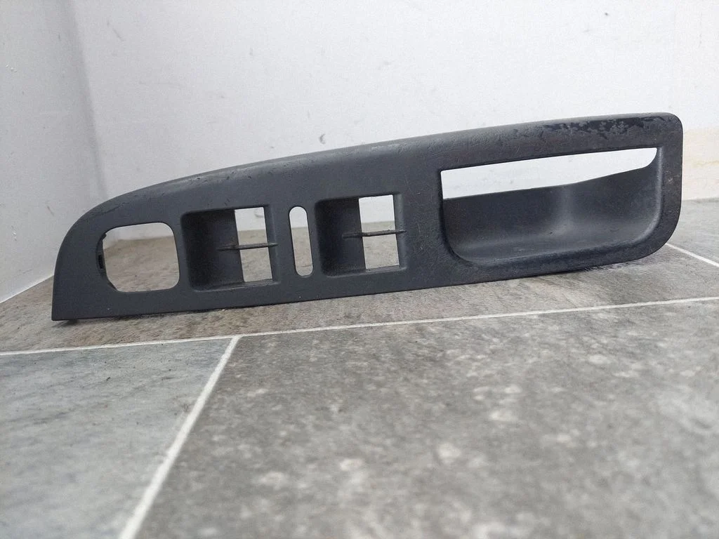 Front door window switch trim – Volkswagen Golf Plus (2005-2013)