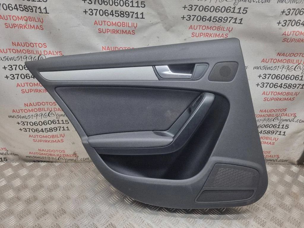 Boczek drzwi tylnych 8K0867305