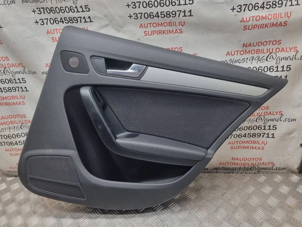 Boczek drzwi tylnych 8K0867306