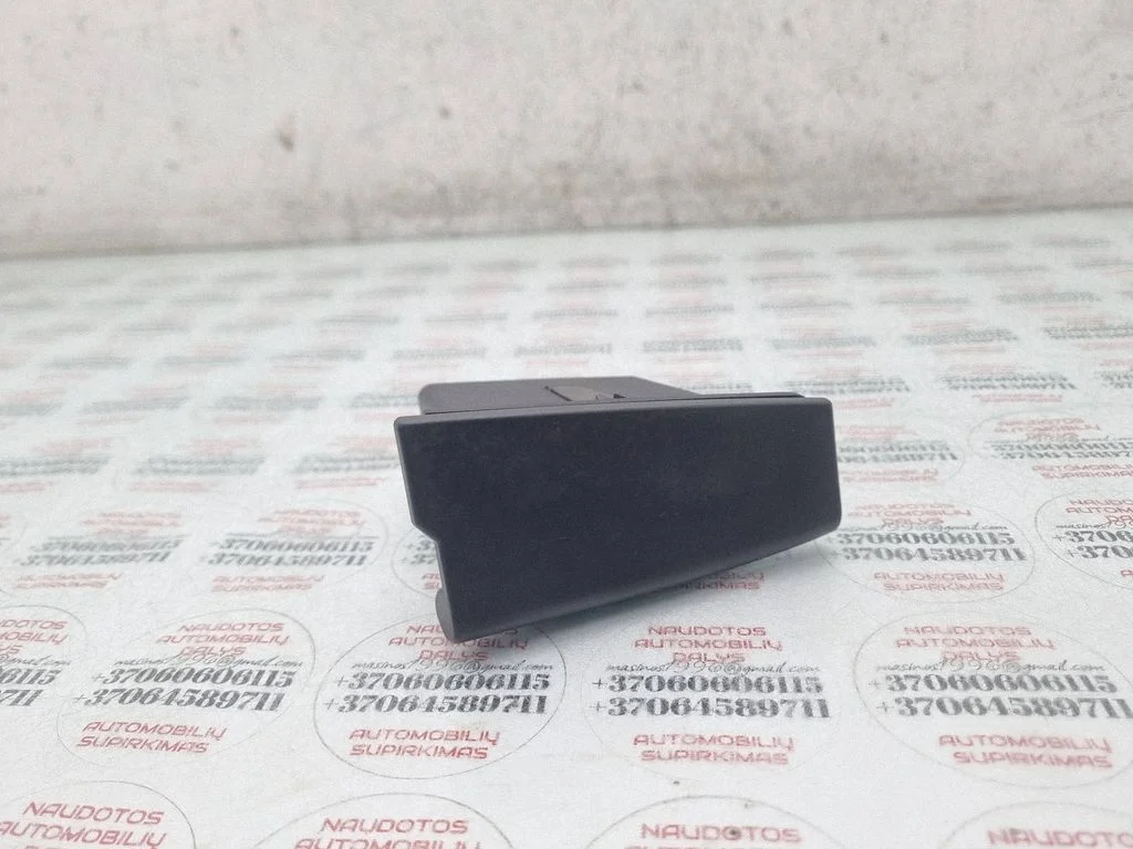 Rear door ashtray – Volkswagen Golf Plus (2005-2013)