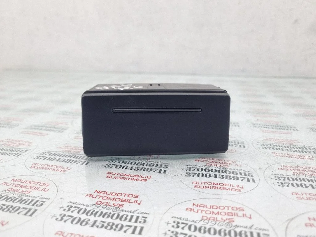 Rear door ashtray – Audi A6 Allroad C6 (2006-2011)