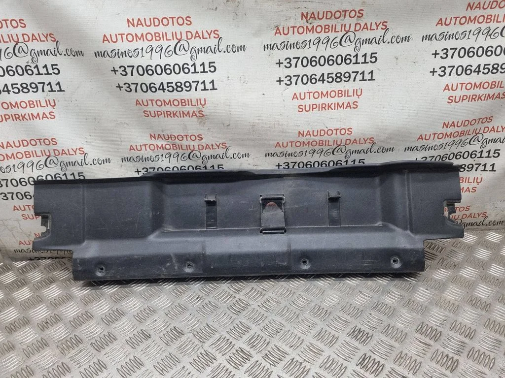 Pagasiruumi läve kaitseviimistlus 8L0863471B