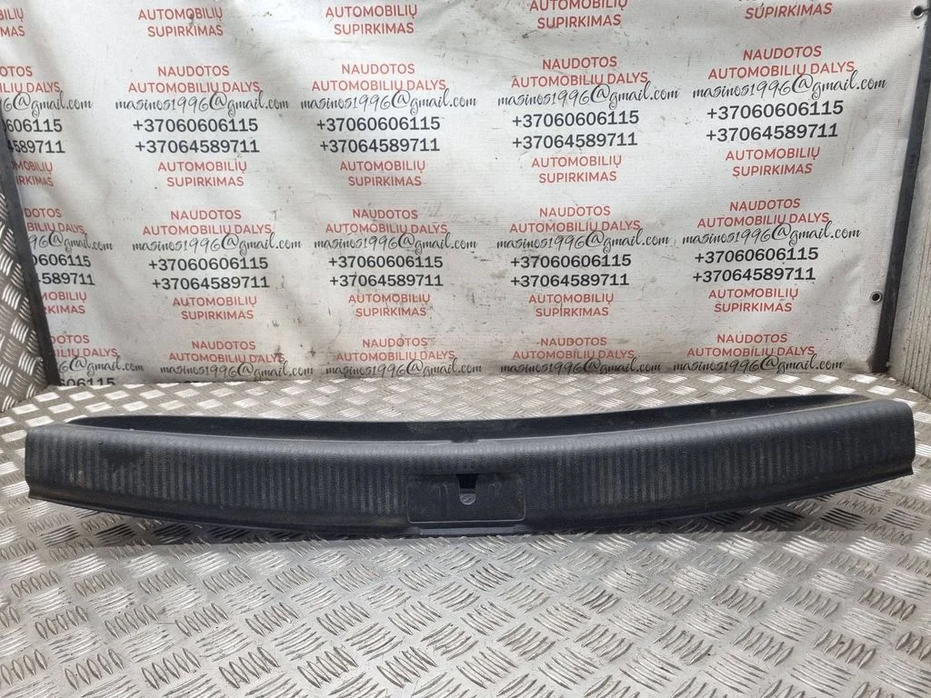 Pagasiruumi läve kaitseviimistlus 5M0863459C