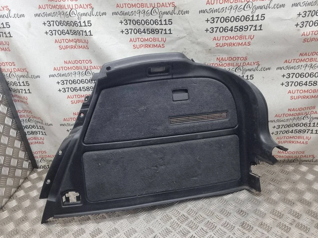 Pagasiruumi külje viimistluspaneel 8L3863880B