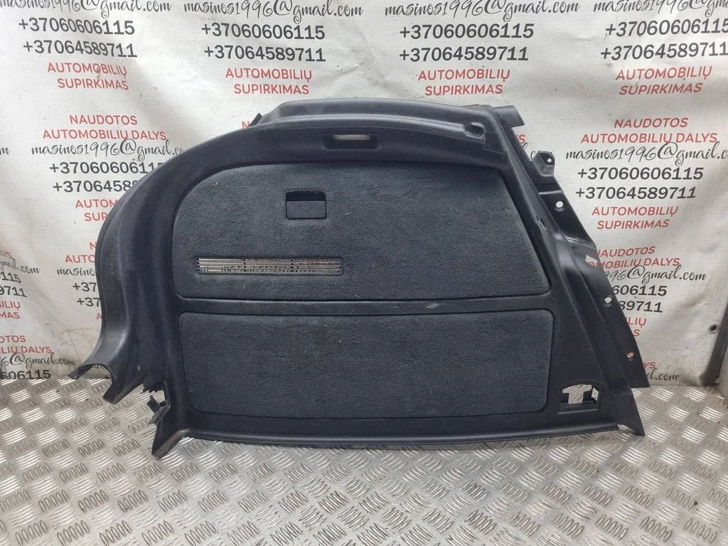 Pagasiruumi külje viimistluspaneel 8L0863989B