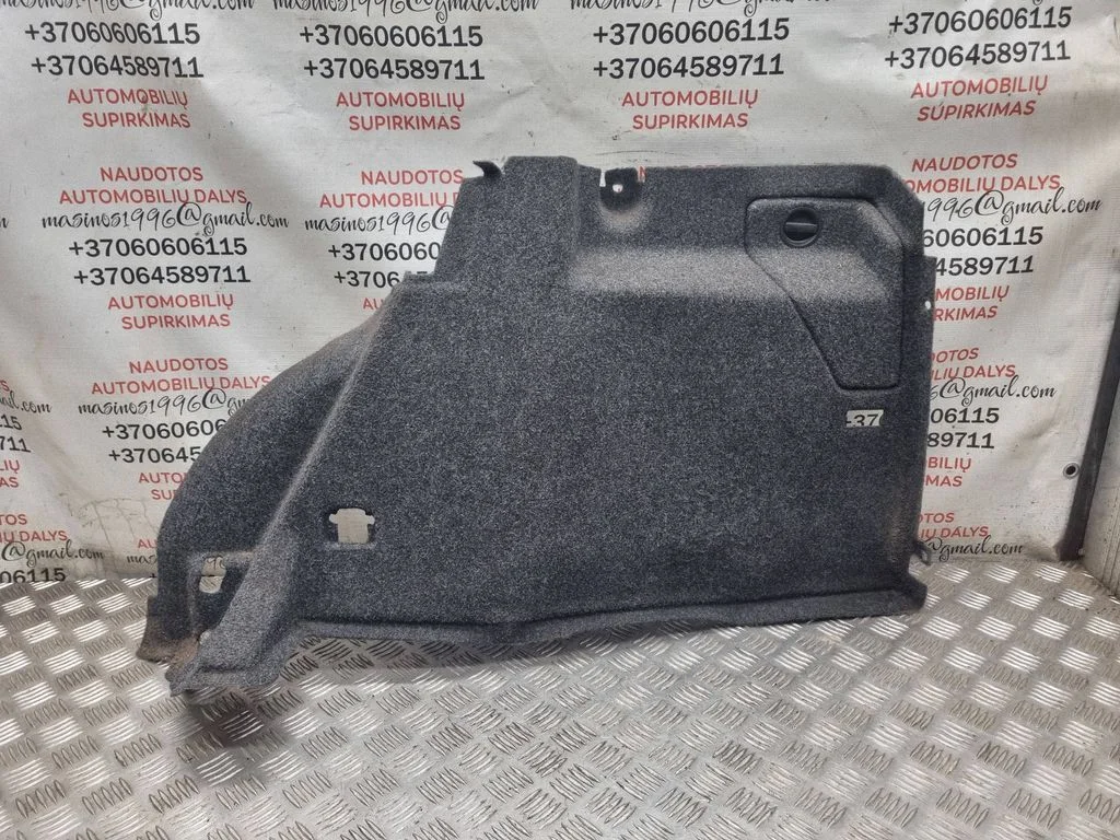 Pagasiruumi külje viimistluspaneel 1J6867428J