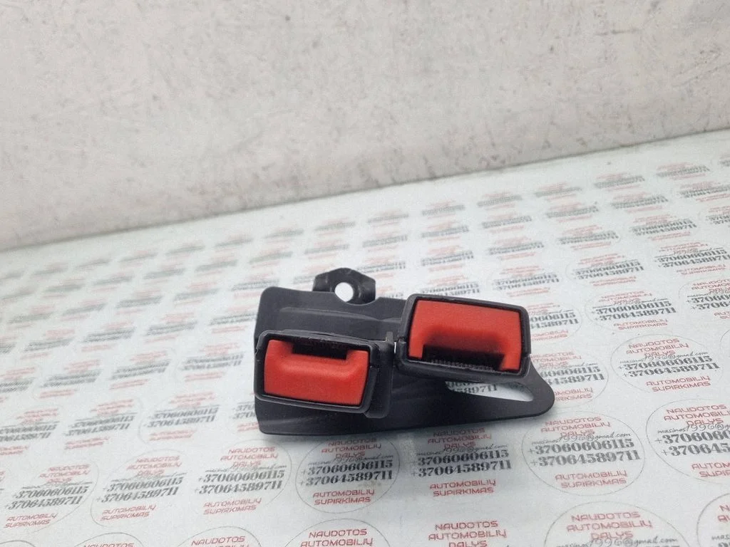 Keskmise turvavöö pannal (tagumine) 8K0857739B
