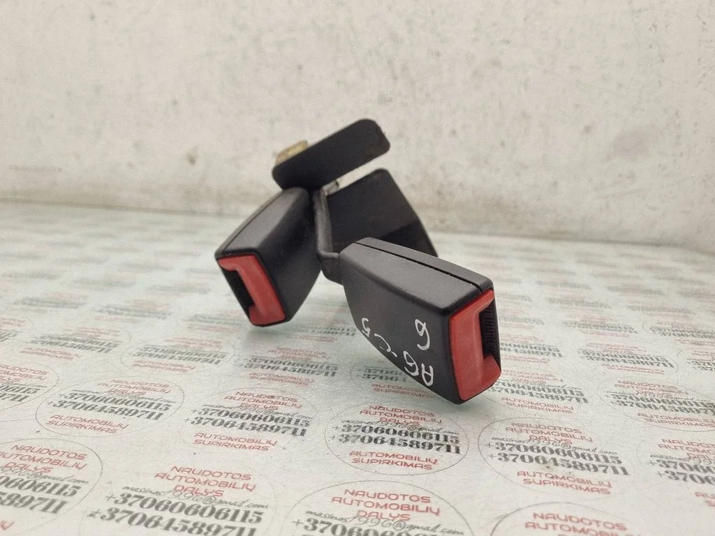 Keskmise turvavöö pannal (tagumine) 8D0857739D