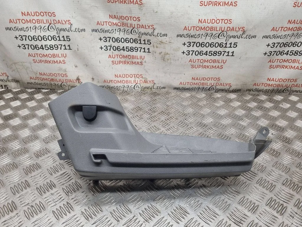 Uchwyt rolety bagażnika – Volkswagen Golf Plus (2005-2013)