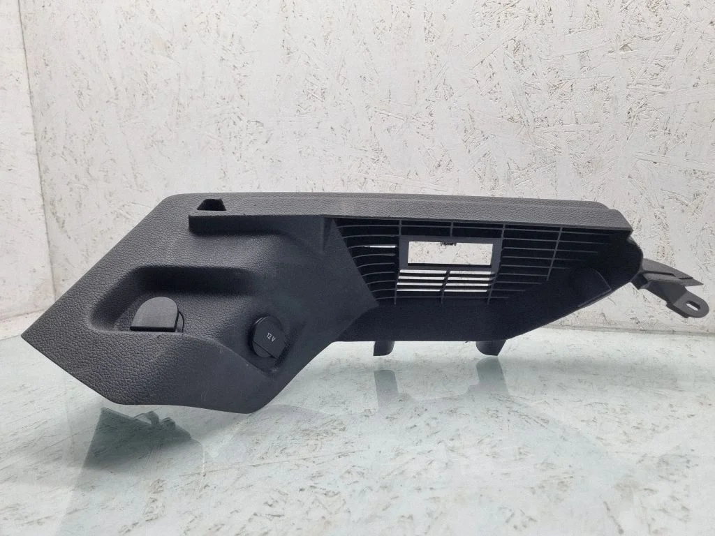 Uchwyt rolety bagażnika – Volkswagen Golf Plus (2005-2013)