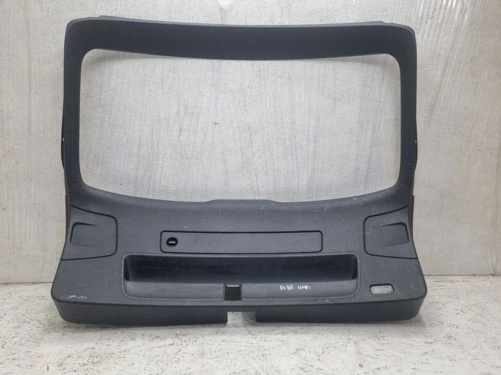 Tapicerka klapy bagażnika (komplet) 8K9867973